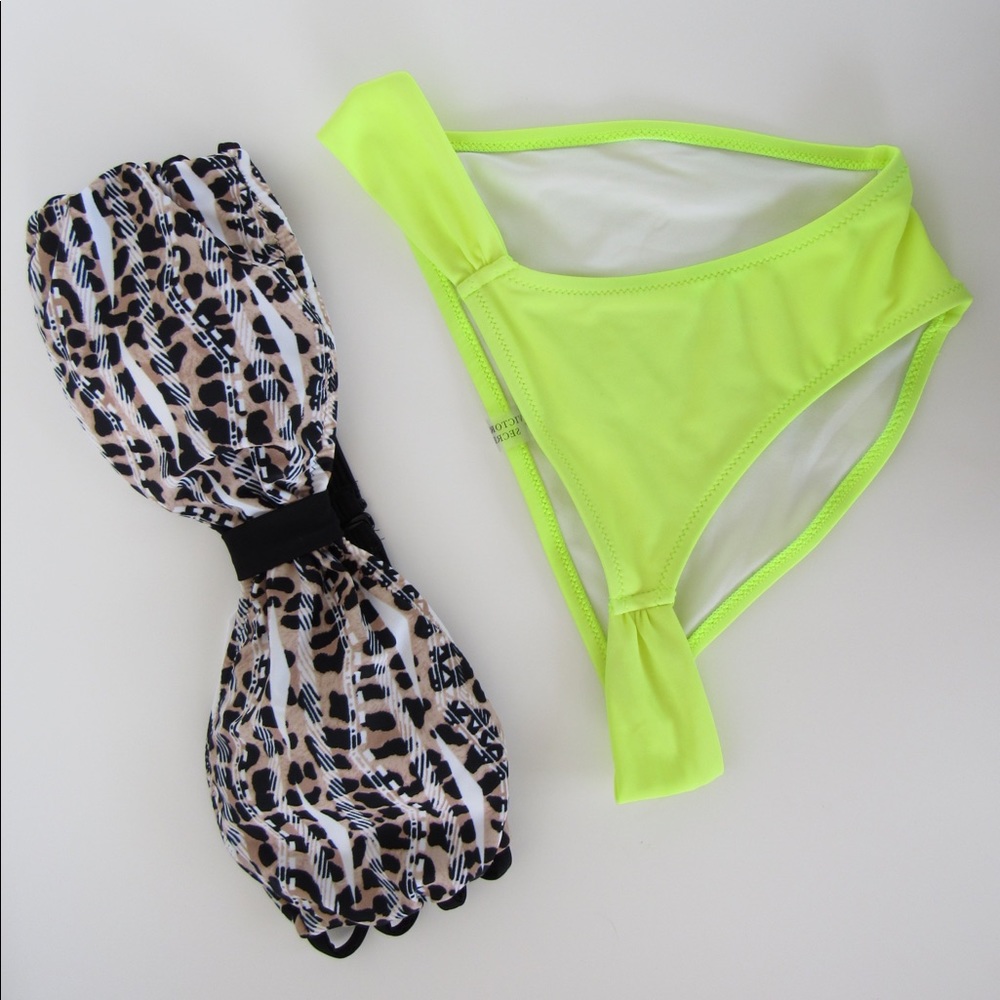 Victoria’s Secret bikini